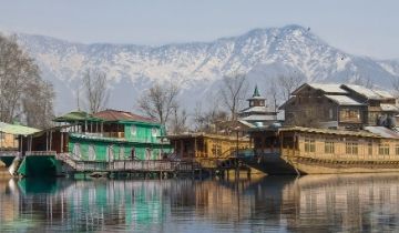 Kashmir houseboat
